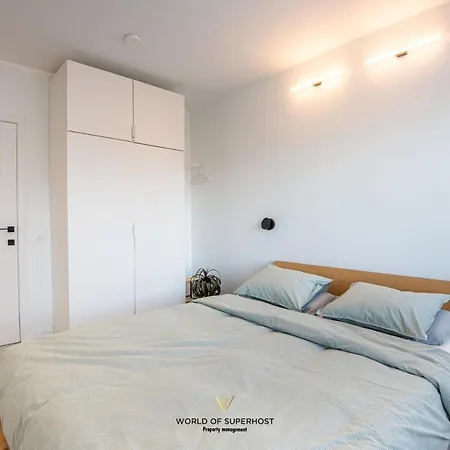 Luxurious Next To The Sea And Centre With Free Parking Space Apartment *