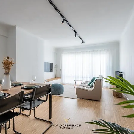 Luxurious Next To The Sea And Centre With Free Parking Space Lejlighed