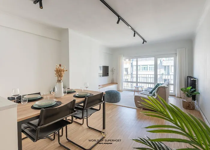 Vakantiehuis Luxurious Next To The Sea And Centre With Free Parking Space *